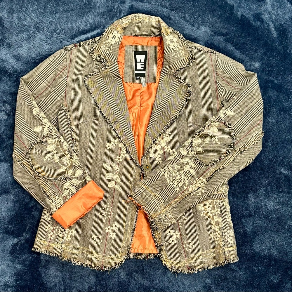 Beautiful embroidered plaid blazer for fall!!